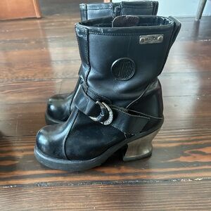 Vintage Destroy 90s Leather Boots
